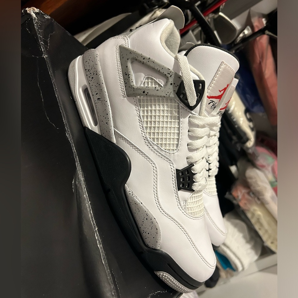 Jordann 4 white cement